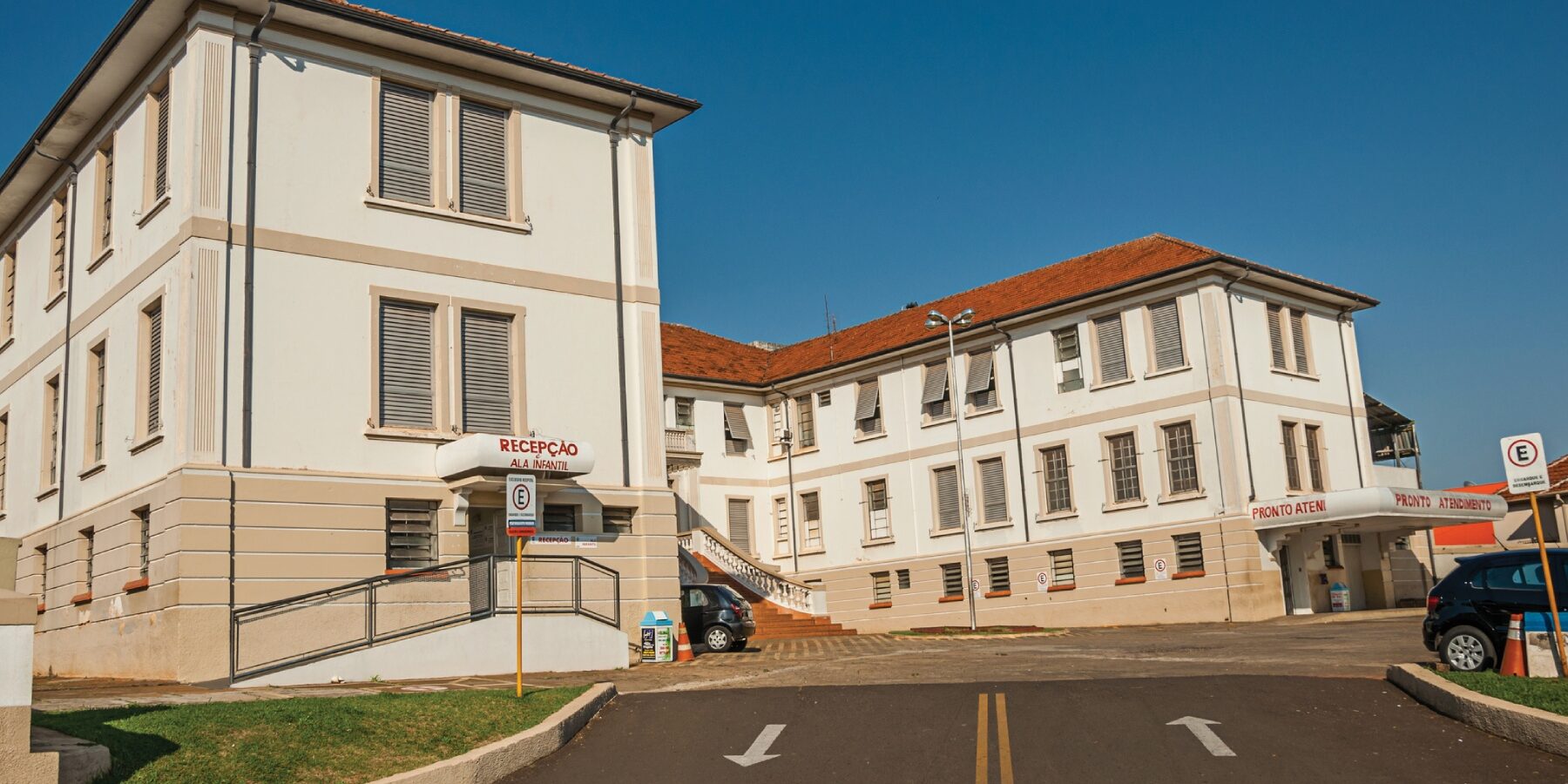 The entrance to Hospital Casa Pia São Vicente de Paulo in São Manuel, Brazil